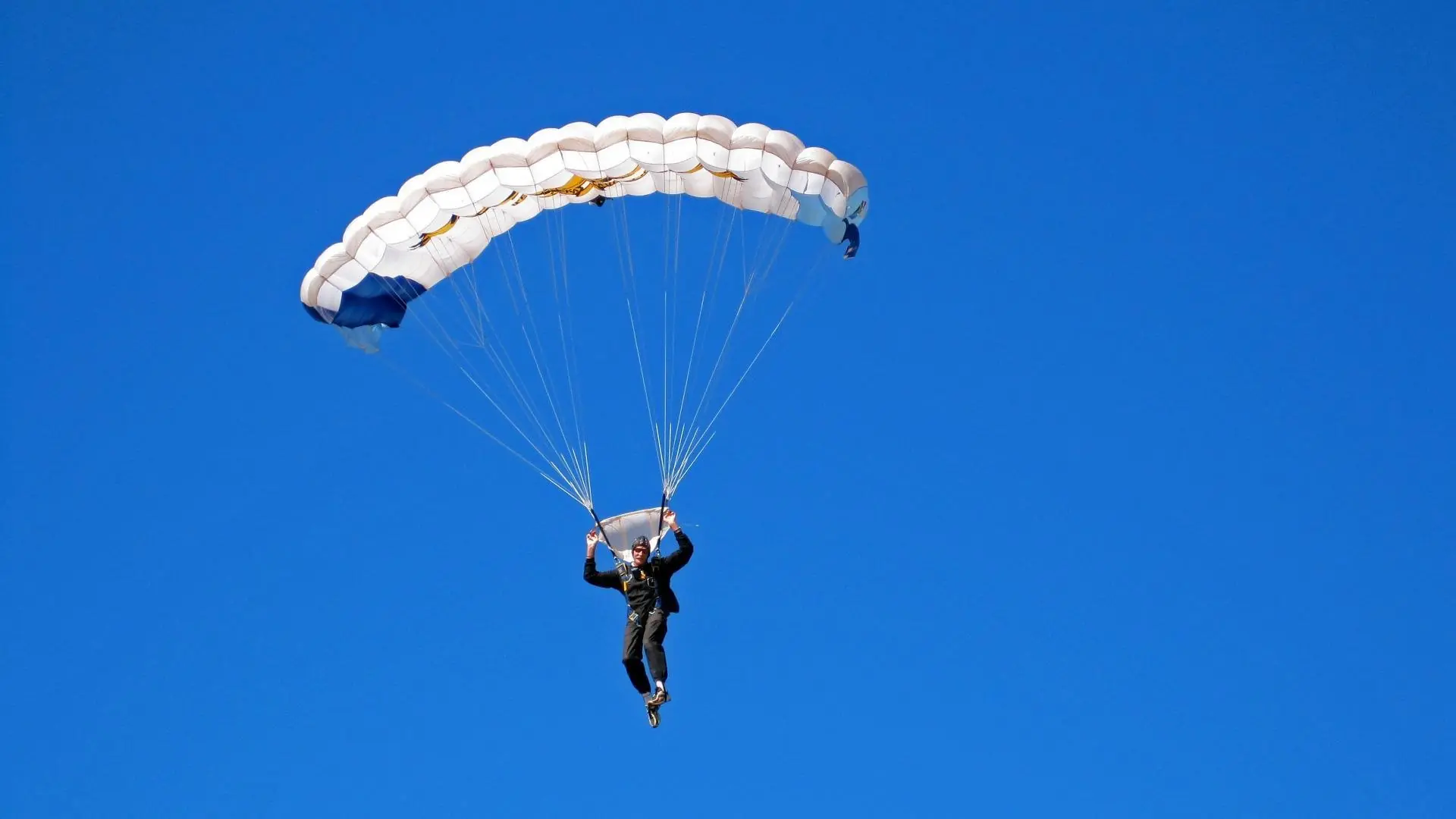 里昂中场多面手助阵，球队战力增强，里昂队首发阵容